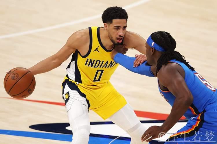 哈利伯顿面对多尔特冷静命中干拔三分